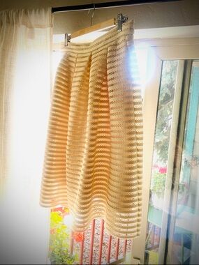 De Collection Cream Eyelet Knit Sculptural Skirt